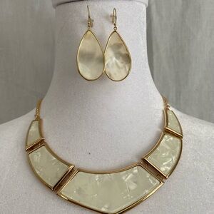 Elegant Gold tone and Cream Necklace and Earring Set